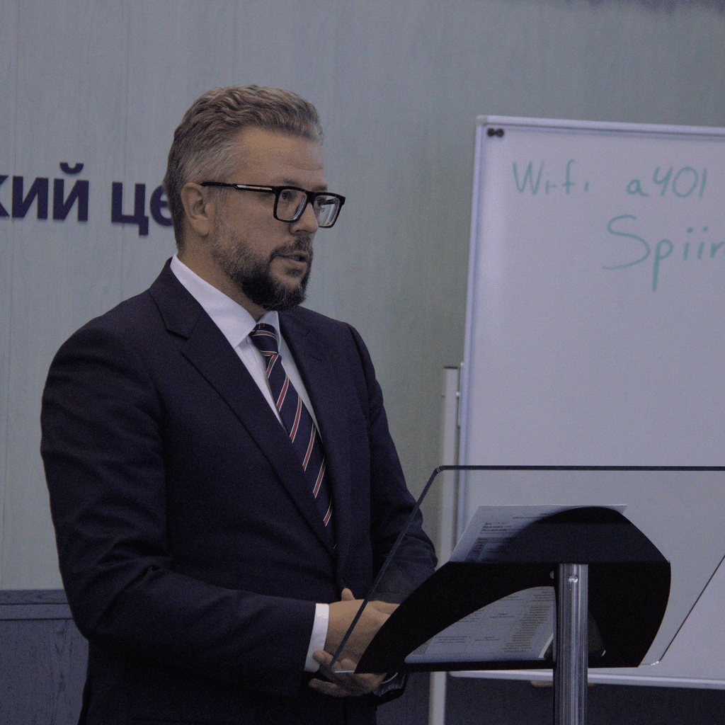 Юрий Алексеевич Снисаренко рассказал о ключевых направлениях деятельности фонда в контексте научно-технологического развития региона в СПБ ФИЦ РАН