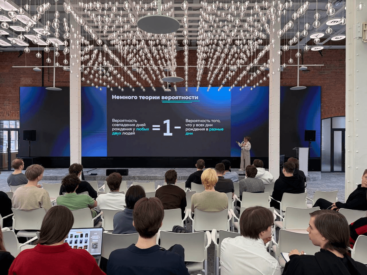 Студенты бакалавриата «Искусственный интеллект и наука о данных» СПбГУ провели митап по дискретной математике в Технохабе Сбера